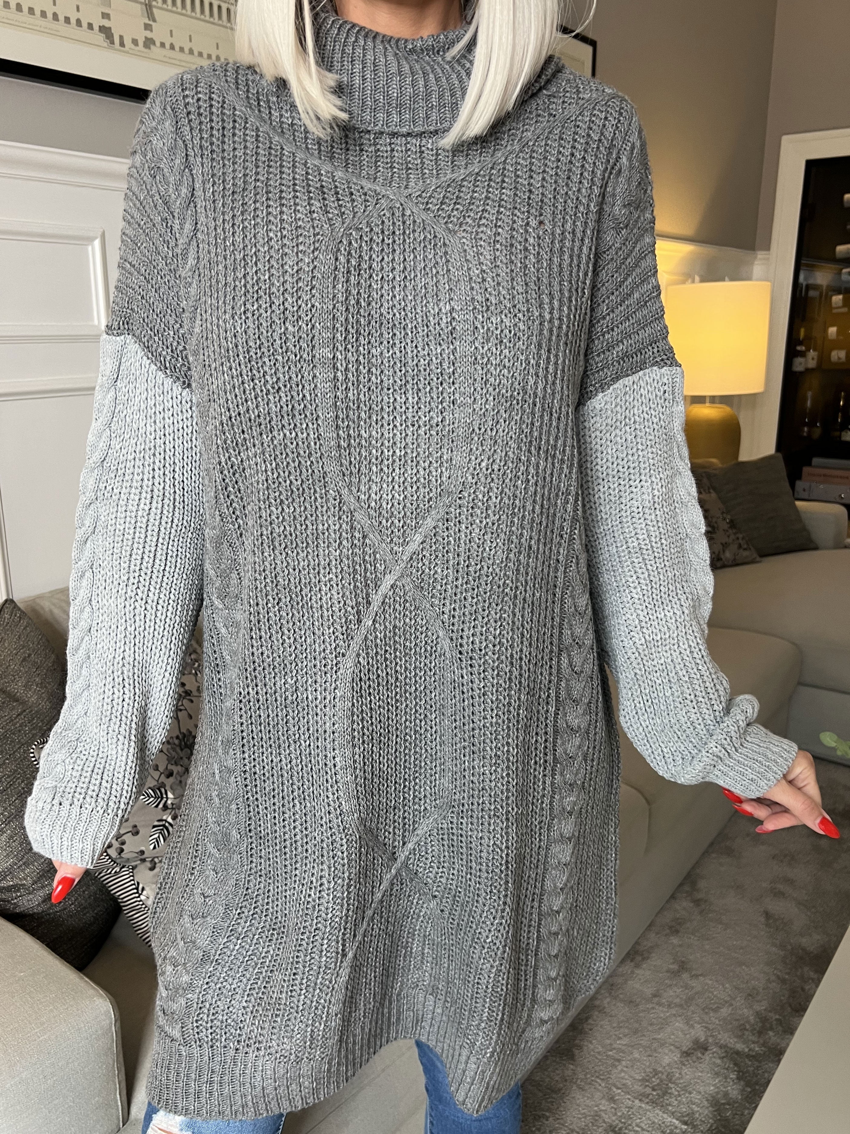 Tenna - Tvåfärgad klänning i kabelstickning